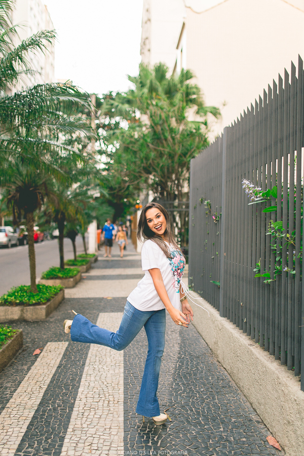 Ensaio Feminino em Niterói nas ruas de Icaraí Tumblr pulando