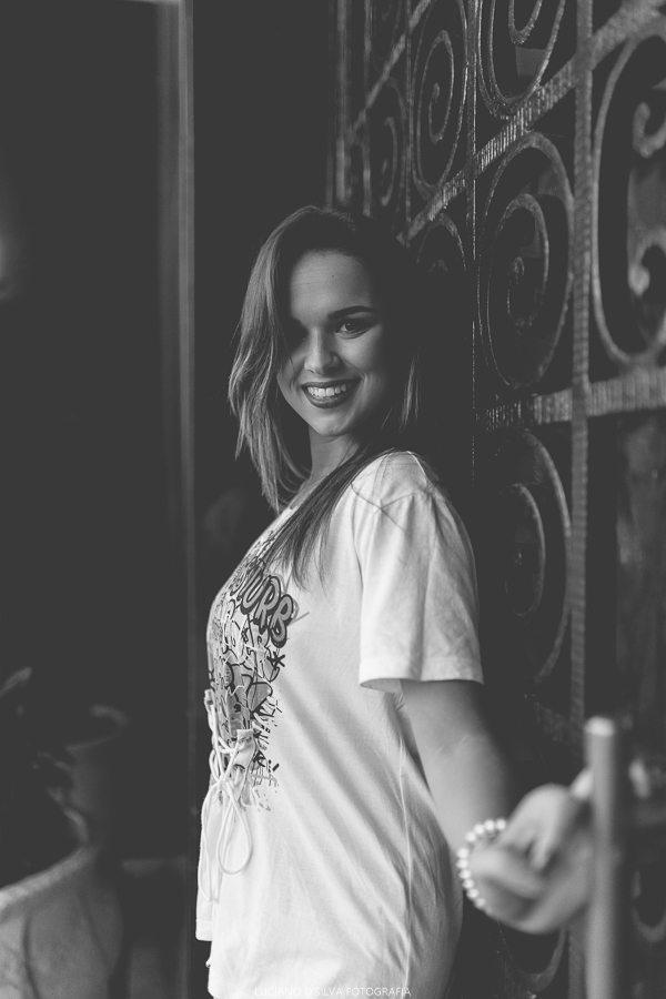 Ensaio Feminino em Niterói nas ruas de Icaraí Tumblr preto e branco