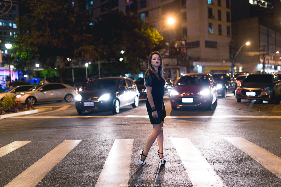 Ensaio Feminino em Niterói nas ruas de Icaraí Tumblr mulher parando o transito , ensaio noturno na faixa de pedestre