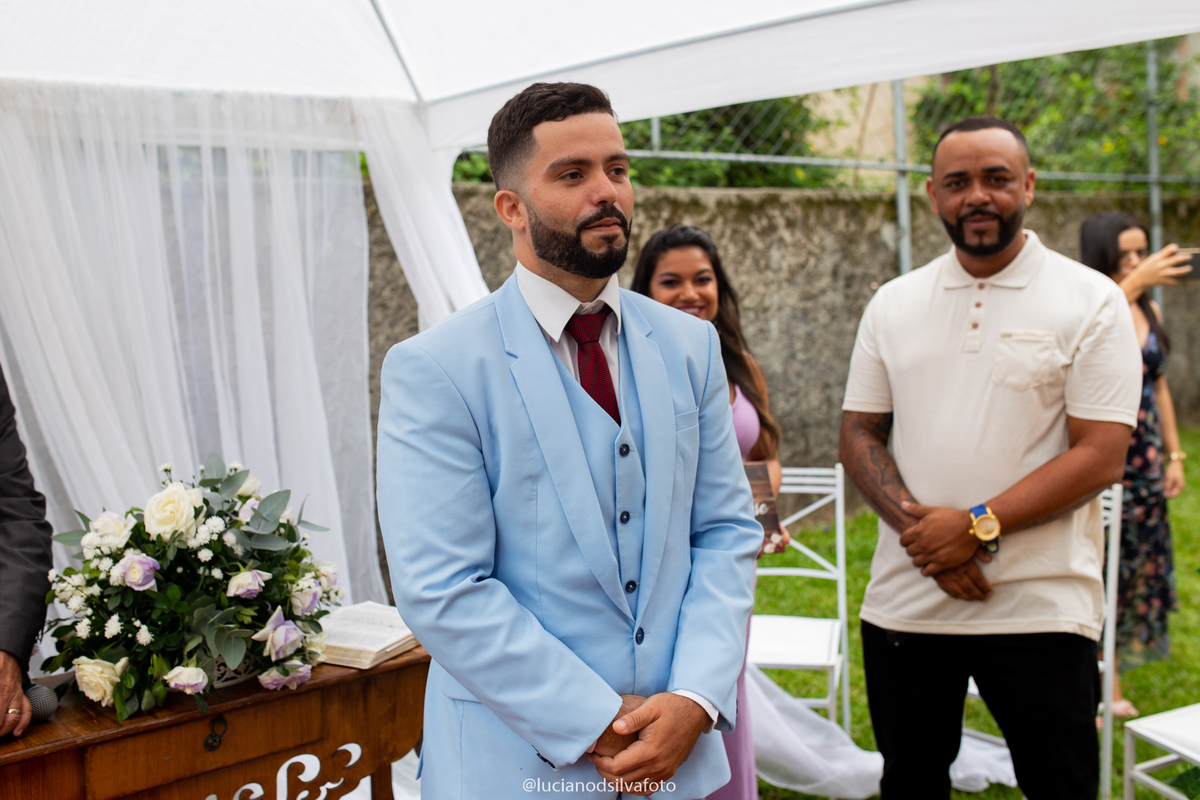 Noivo esperando a noiva