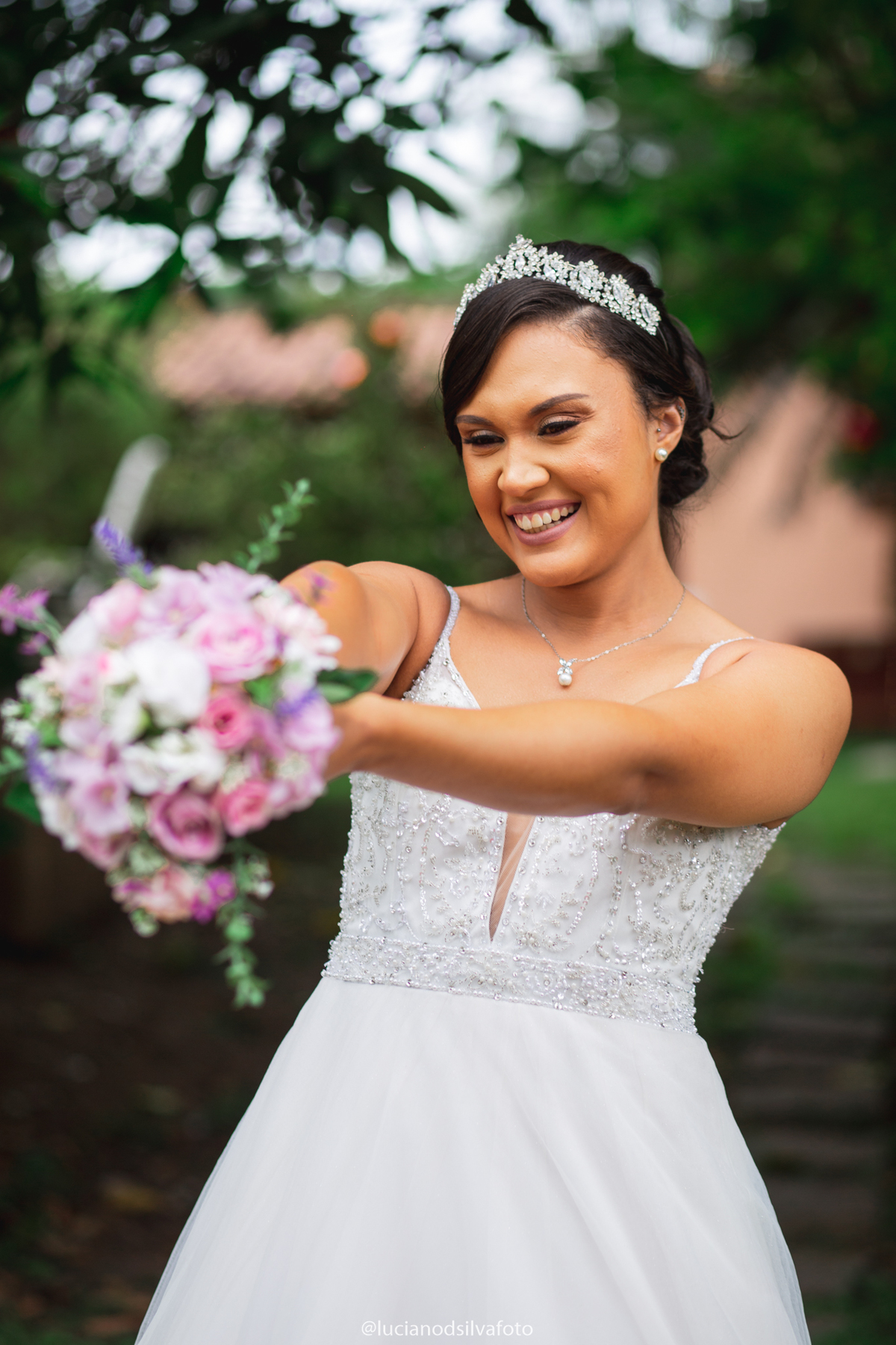 Noiva com o Buquê de flores