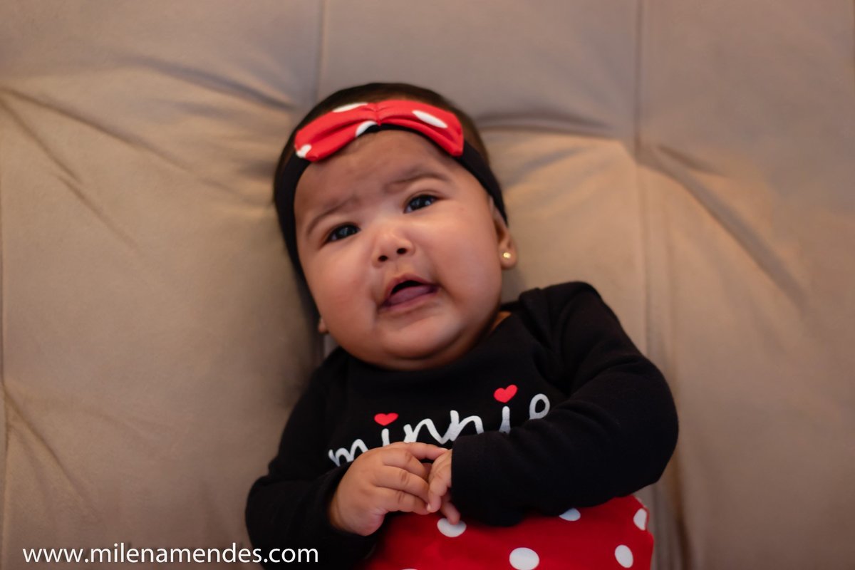 Ensaio Acompanhamento de Bebê Fotografia De bebê de 3 meses chorando e foi fotografada