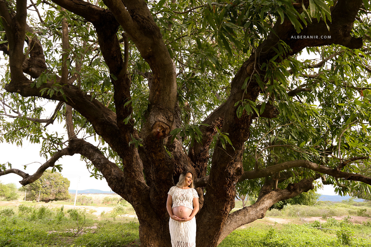 Eva Gestante - Foto em árvore.