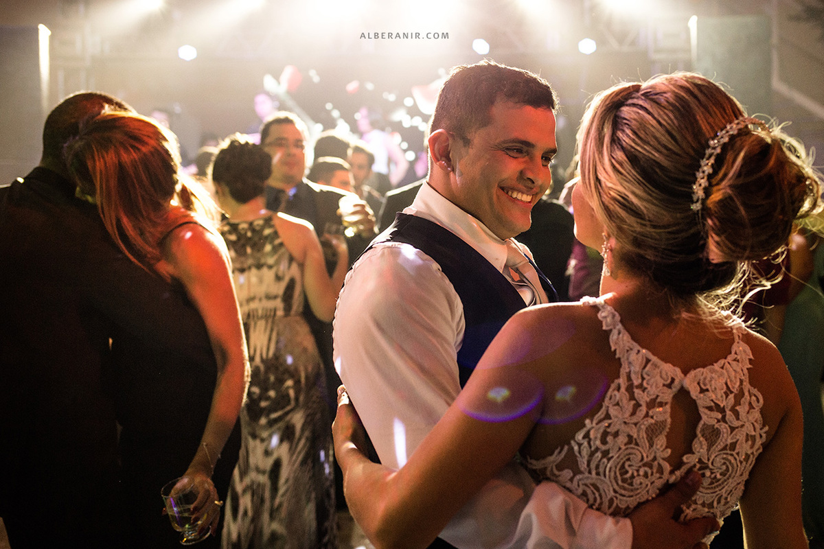 Casamento Kalliane e Wellisson na Catedral de Sant'Ana e Cellebre Recepções em Caicó. Circuito Musical tocando no casamento.