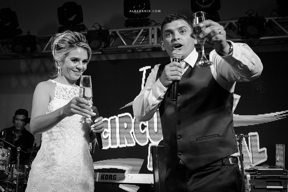 Casamento Kalliane e Wellisson na Catedral de Sant'Ana e Cellebre Recepções em Caicó. Circuito Musical tocando no casamento.