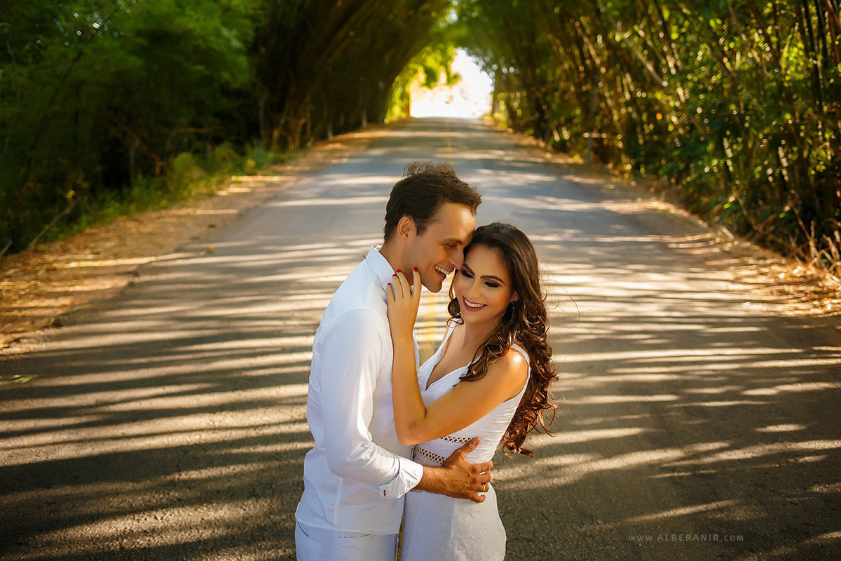 Ensaio de Luana e Wanderley Filho em Lucena e João Pessoa / PB. Fotos no Bambuzal, Praia, Ruínas e em meio a árvores.