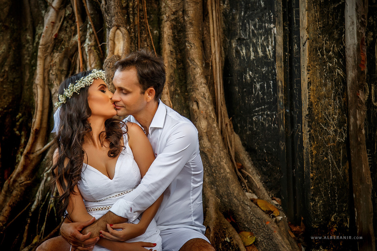 Ensaio de Luana e Wanderley Filho em Lucena e João Pessoa / PB. Fotos no Bambuzal, Praia, Ruínas e em meio a árvores.