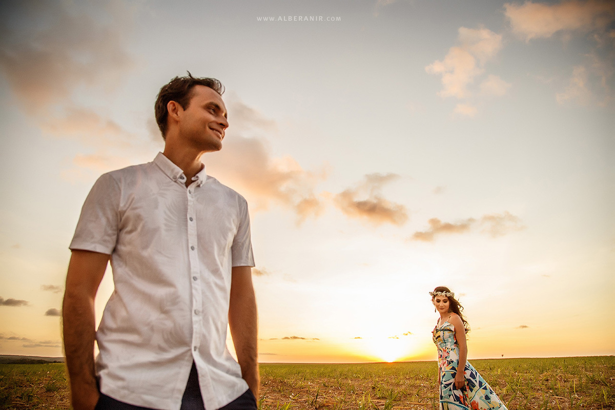 Ensaio de Luana e Wanderley Filho em Lucena e João Pessoa / PB. Fotos no Bambuzal, Praia, Ruínas e em meio a árvores.