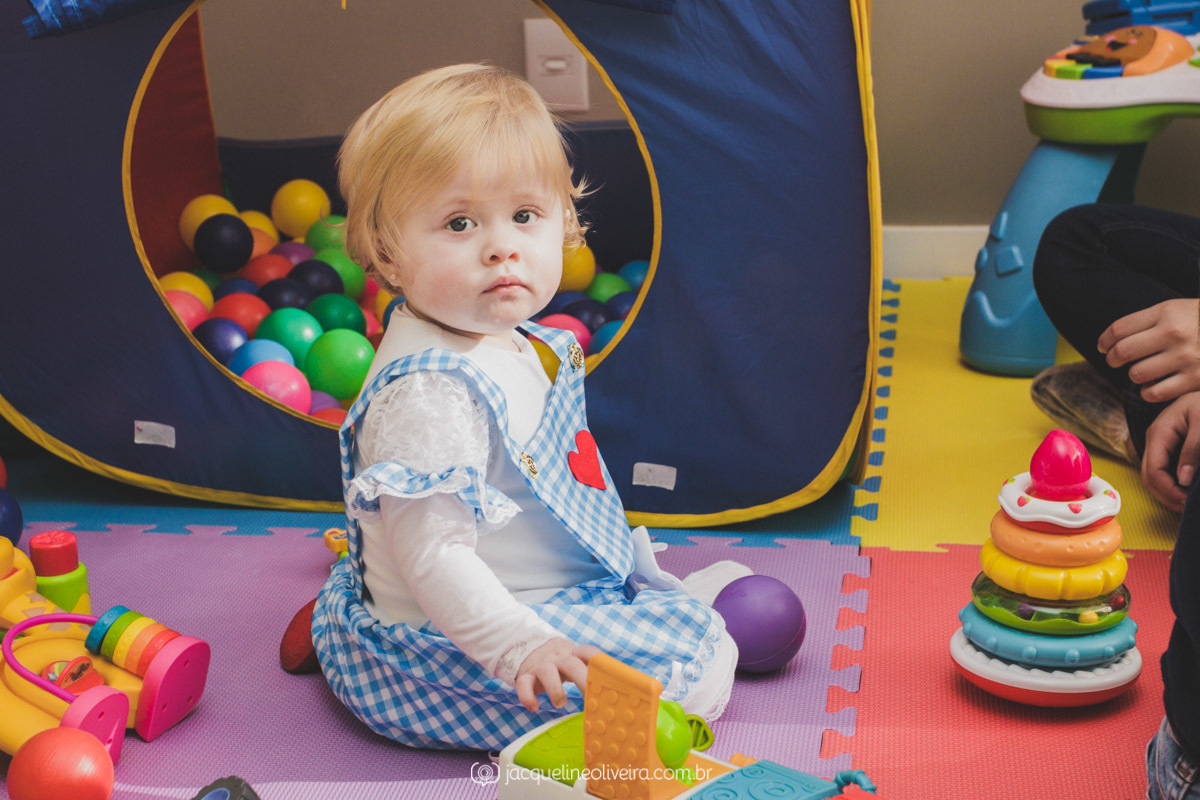 antonella brincando bolinhas