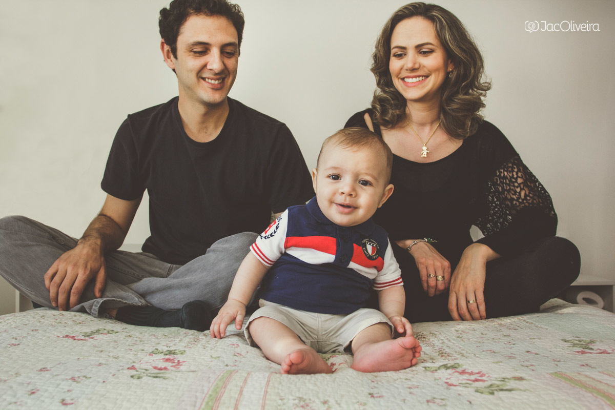 bebê com 5 meses sentando sozinho
