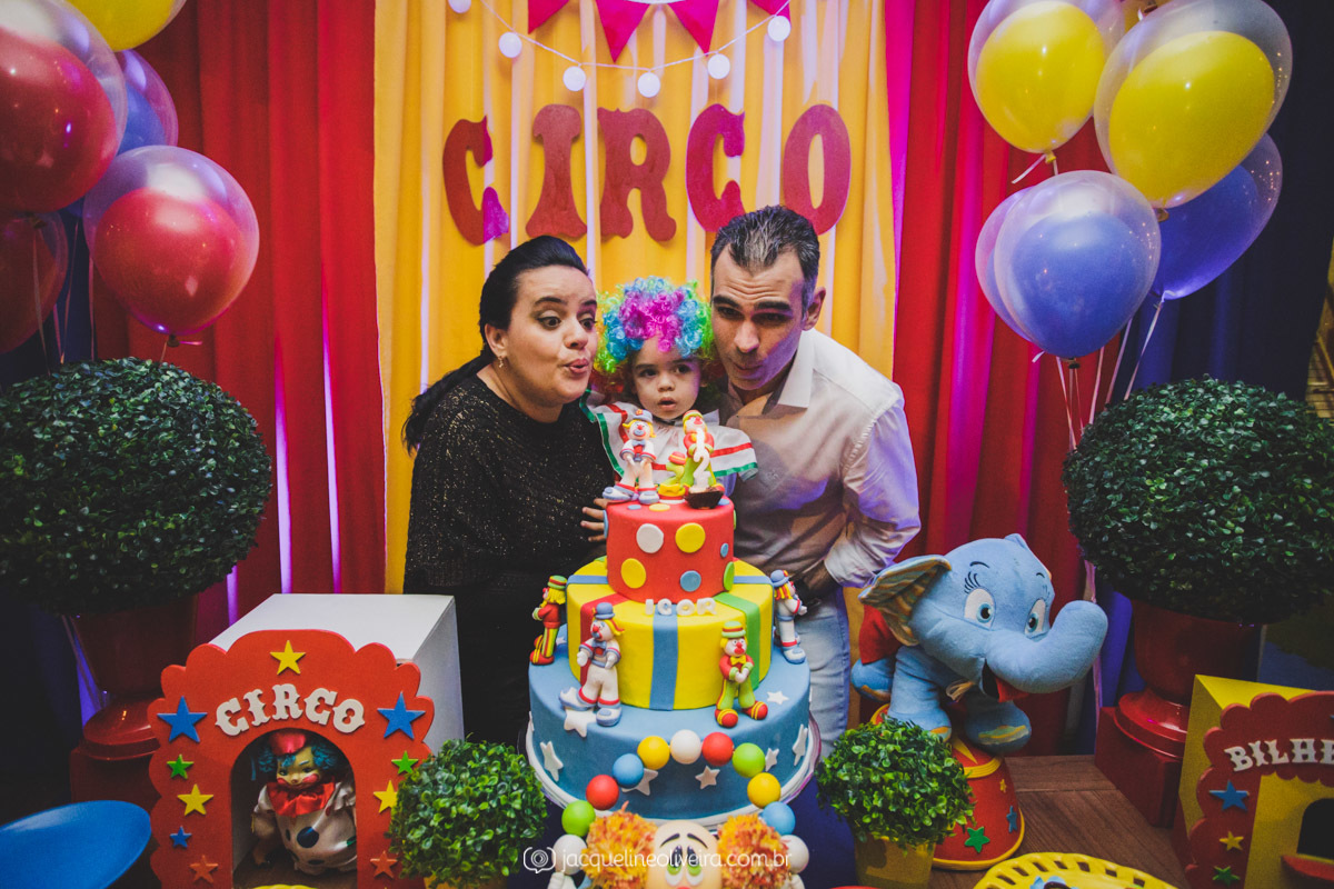 soprando a vela do aniversário 2 anos igor