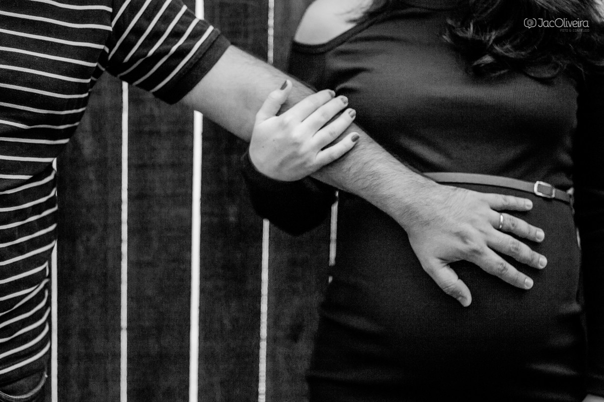 ensaio gestante mão do pai na barriga