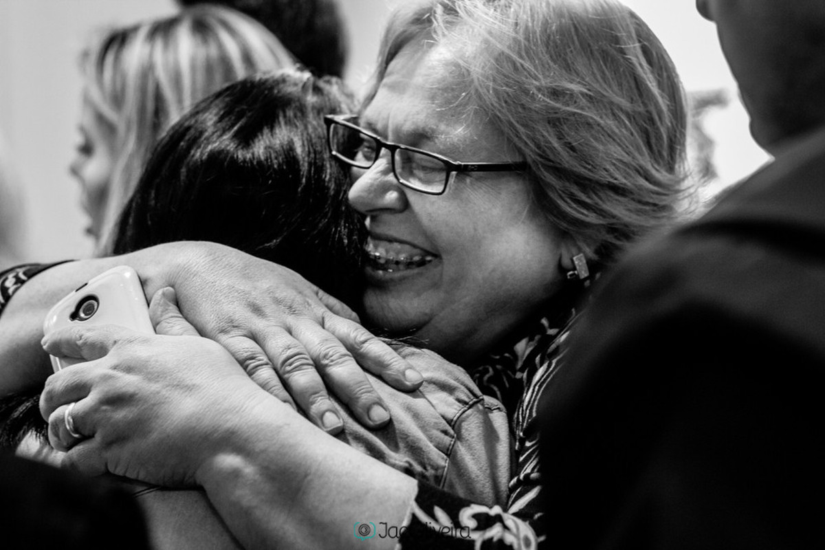 Vó na maternidade emocionada