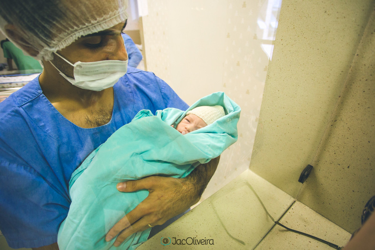 Levi pequeno e esperto | fotografia na maternidade