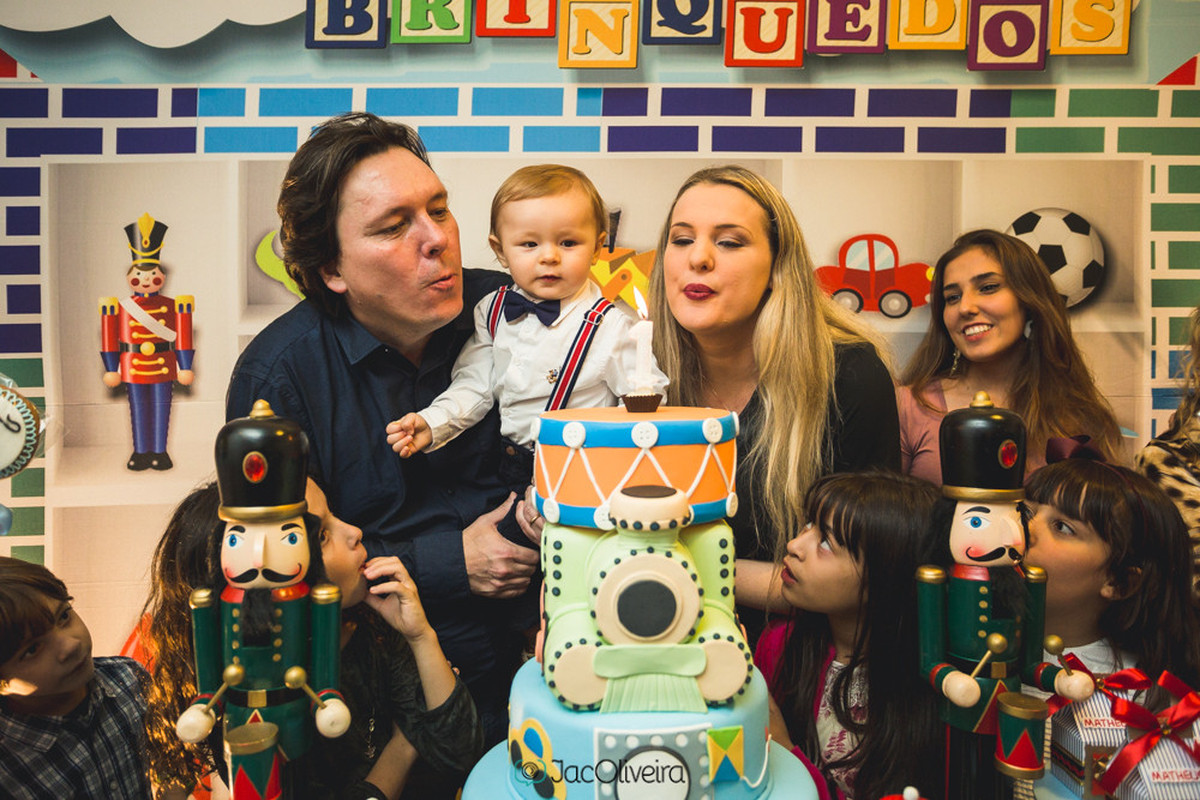 foto do assoprar da velinha bolo de brinquedo