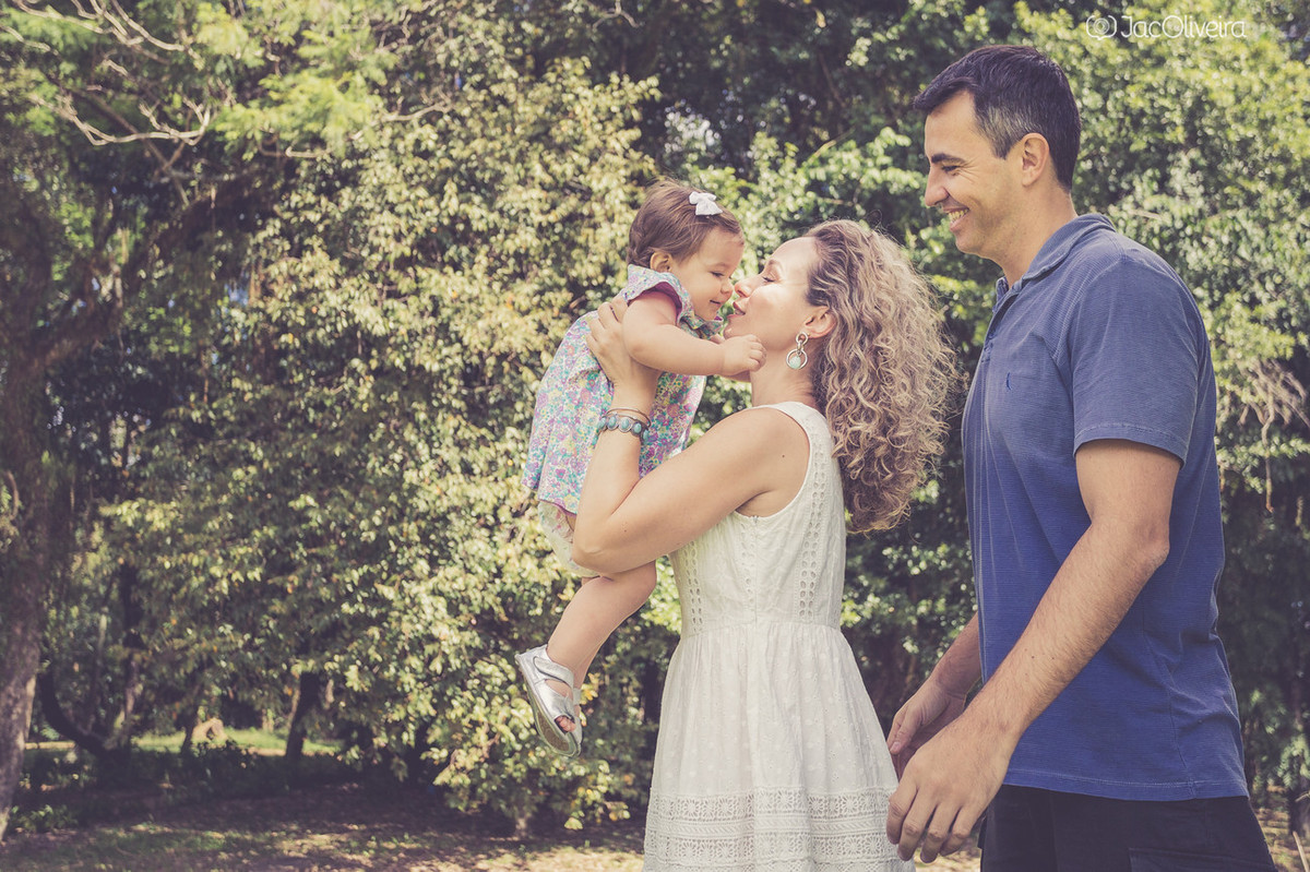 ensaio de familia mãe com menina no colo
