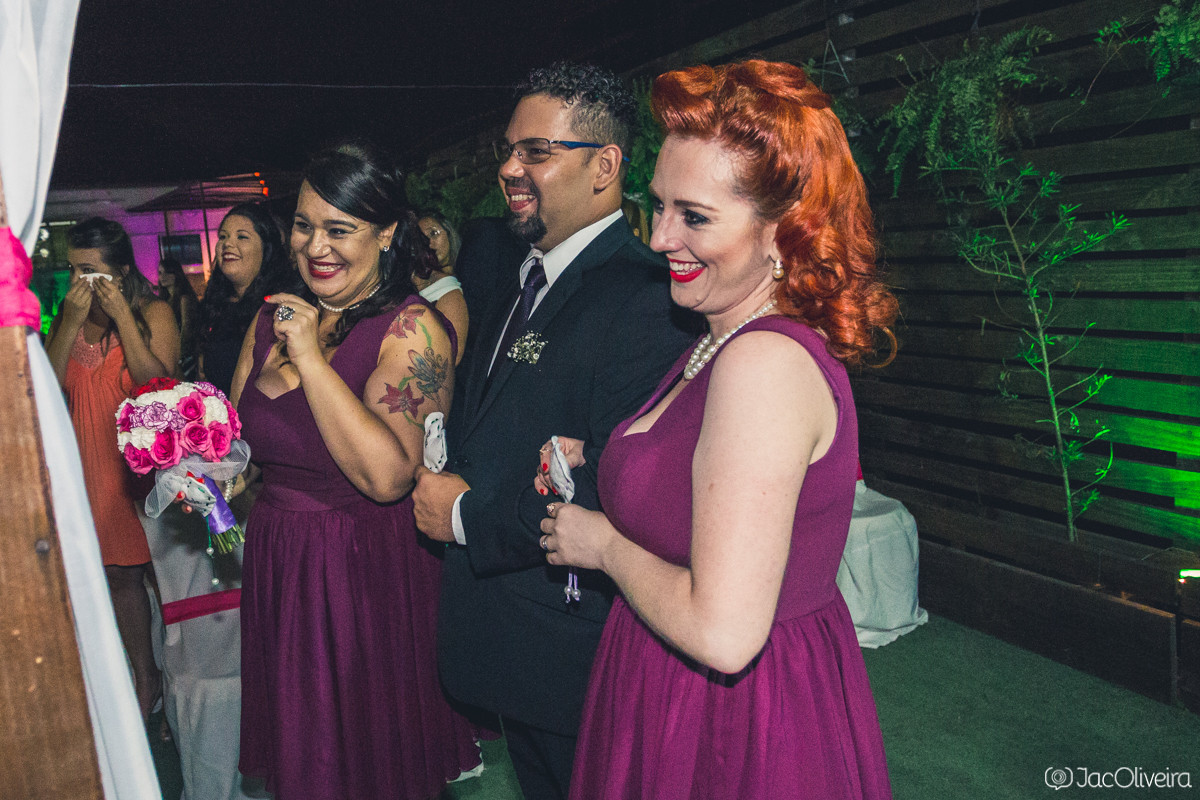 madrinhas e padrinhos emocionados