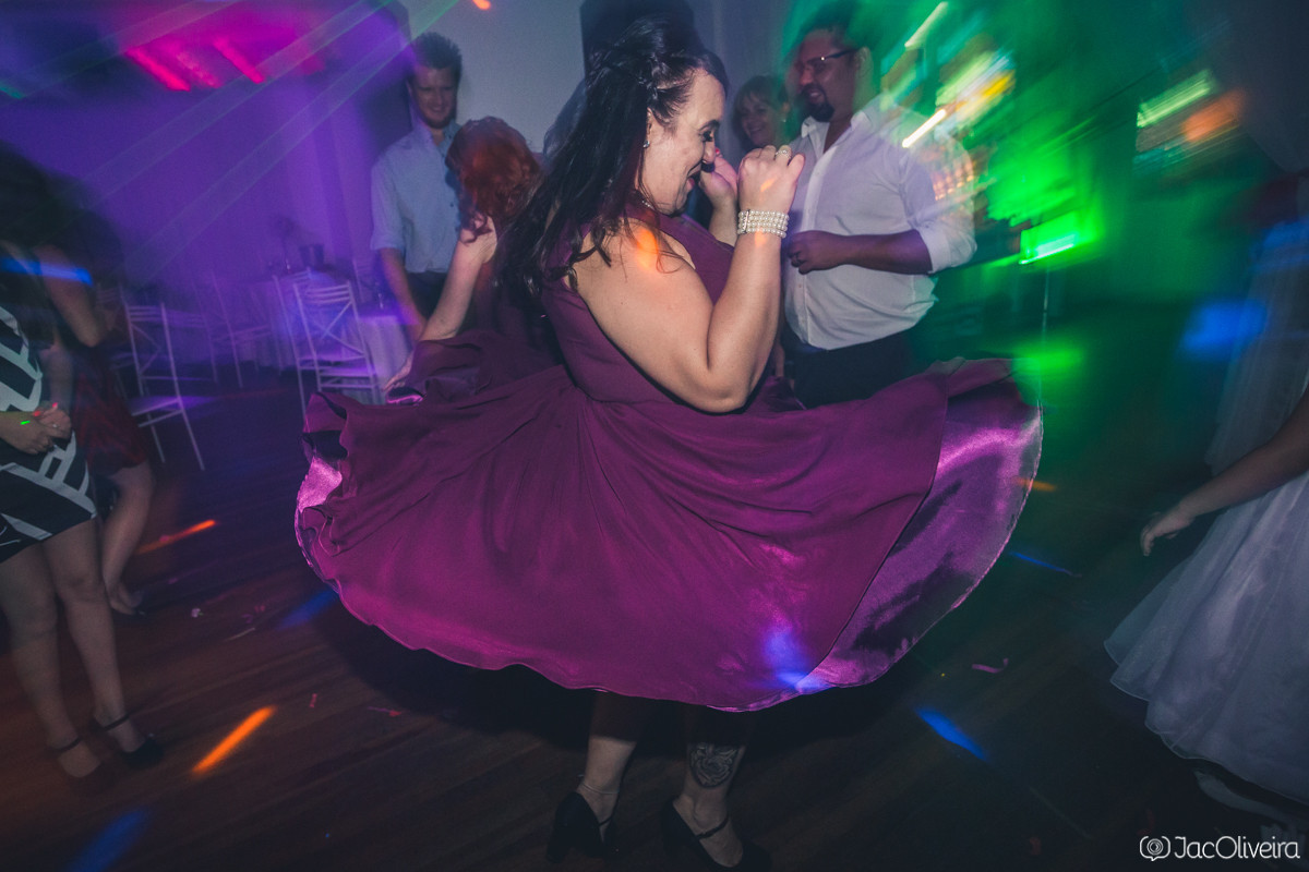 mulher rodando de vestido