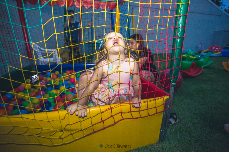 foto de menina fazendo graça