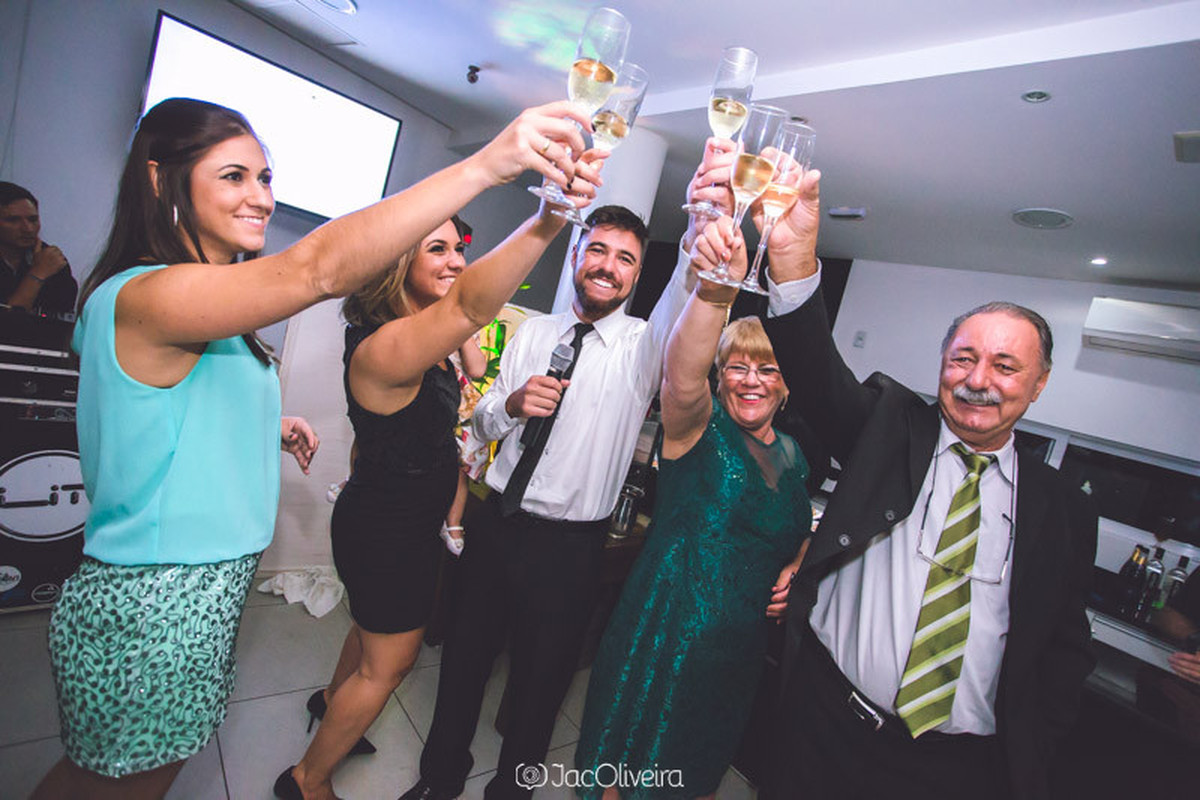 Guilherme Martini brinda com a familia