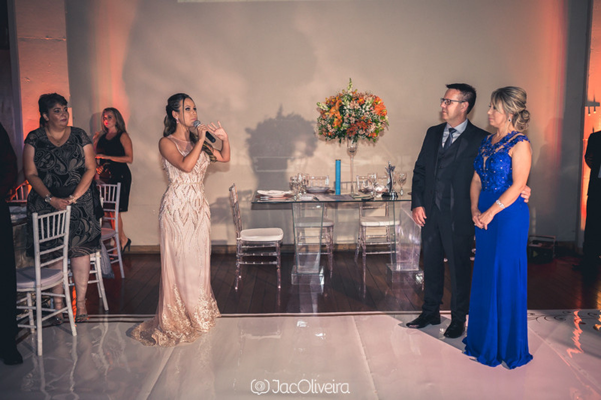 Letícia Arruda agradece pais em discurso