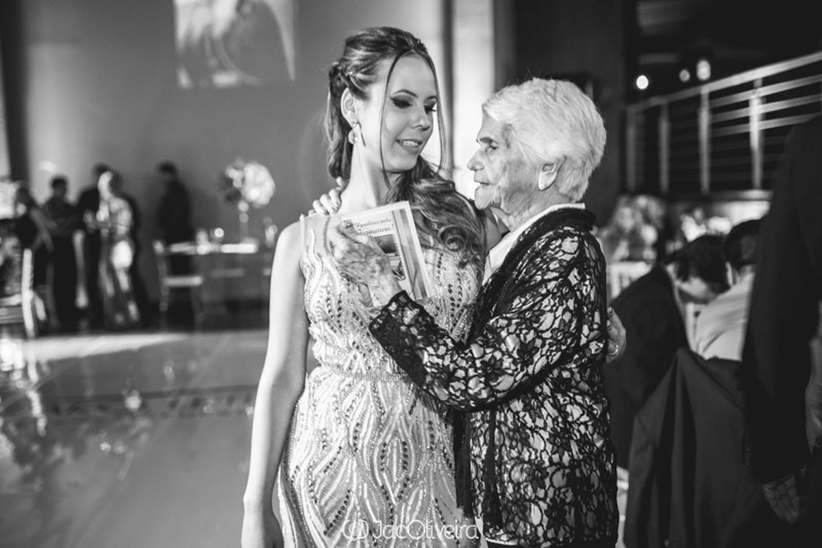 formanda e sua bisavó conversando