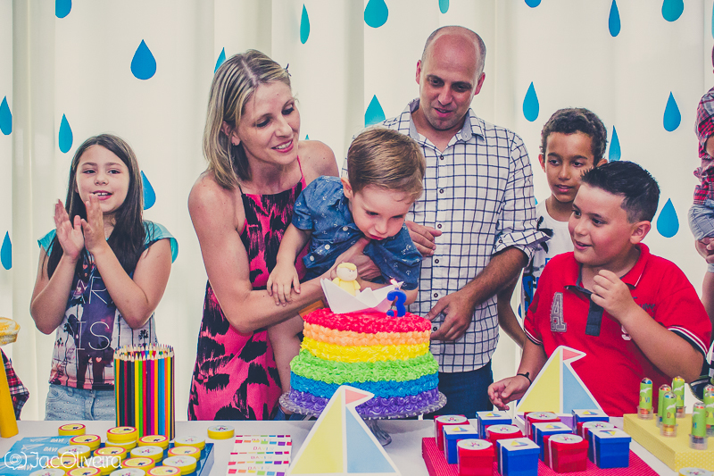 foto da mesa do bolo e parabéns davi 3 anos