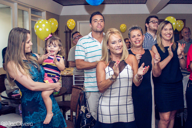 convidados cantando parabéns