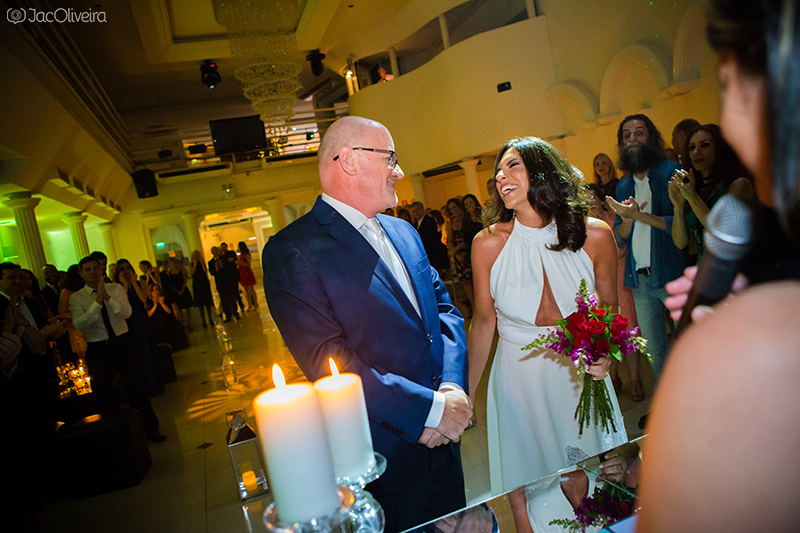 fotografo casamento porto alegre Roberta e Fernando risadas no altar
