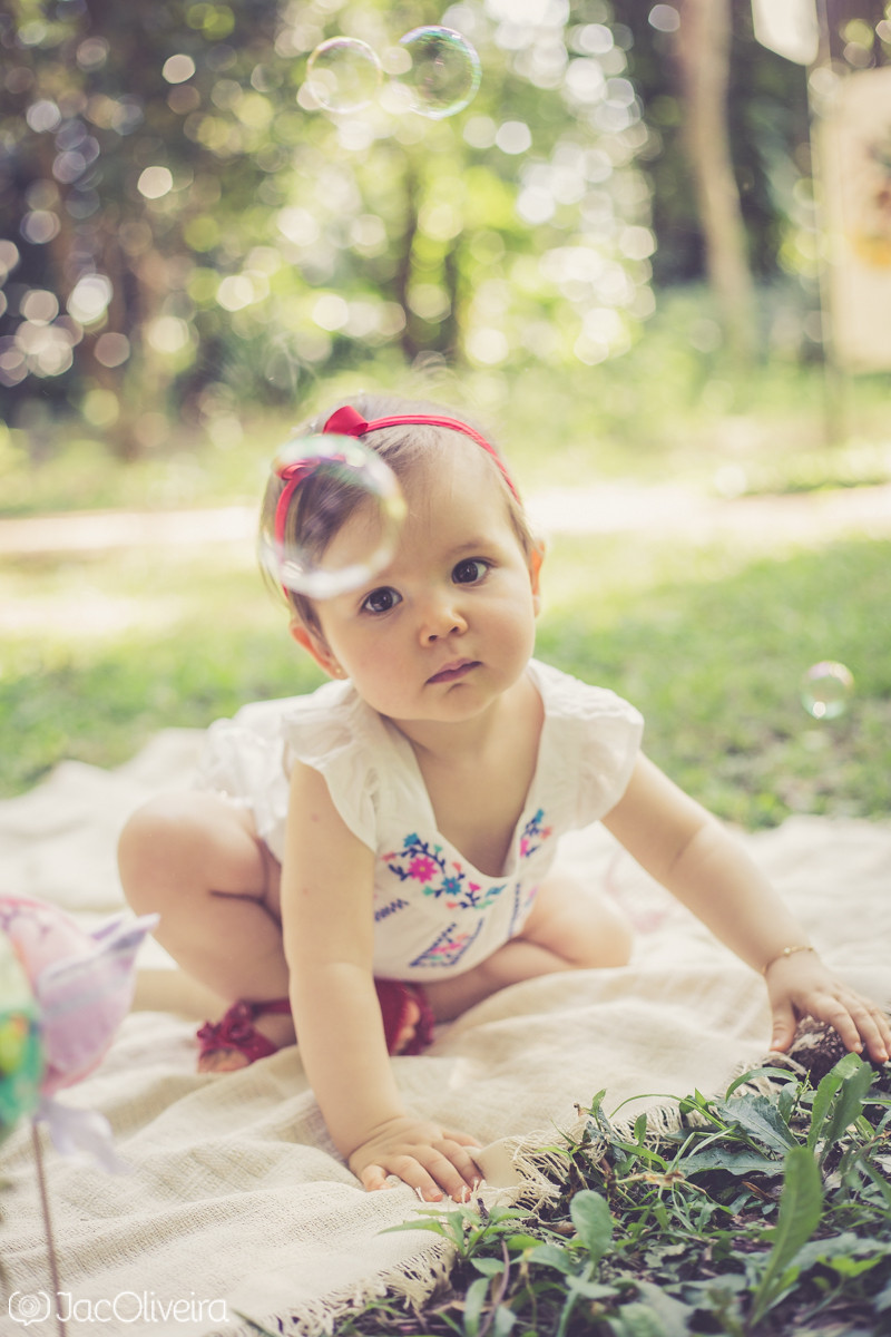 fotografia infantil da isabela com bolhas de sabão