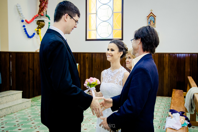 fotografo casamento porto alegre noivos se encontrando na igreja em caxias