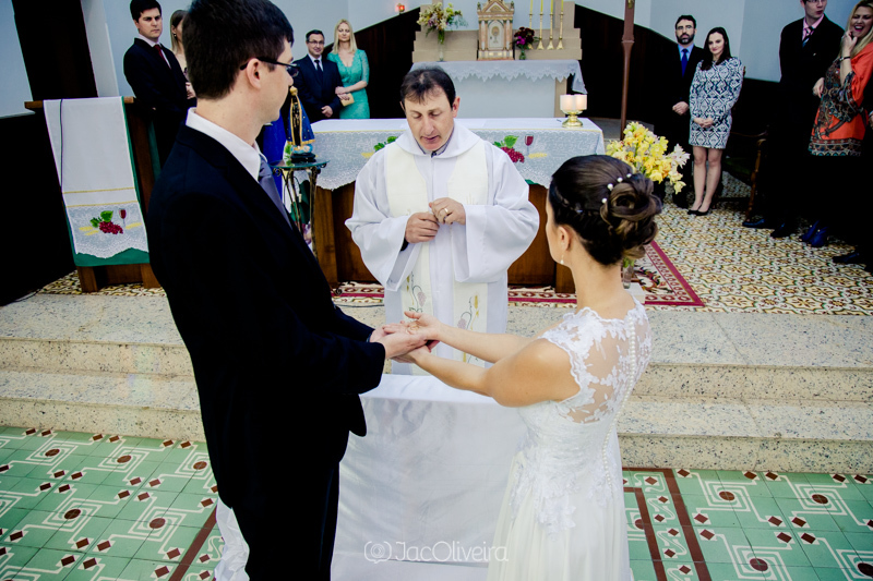 fotografo casamento porto alegre casal ju e marcelo durante cerimonia religiosa caxias