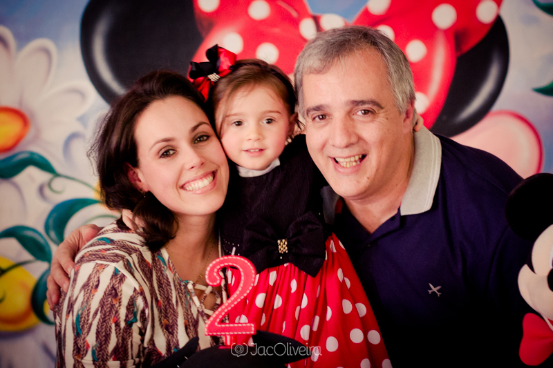 bruna e alex com laurinha nos 2 anos