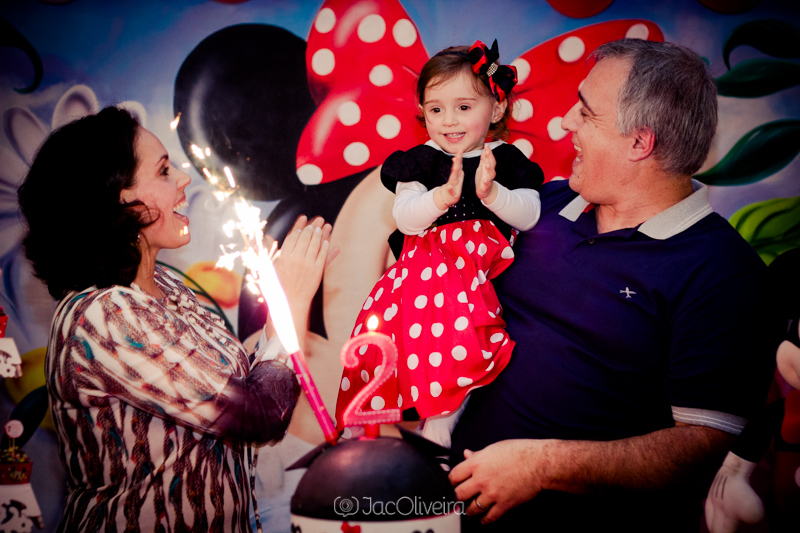 foto laura cantando parabéns de minnie