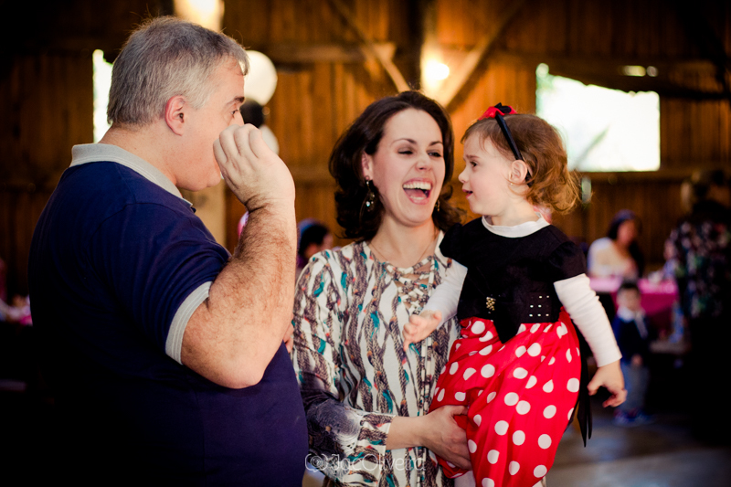 fotografia infantil minnie no colo
