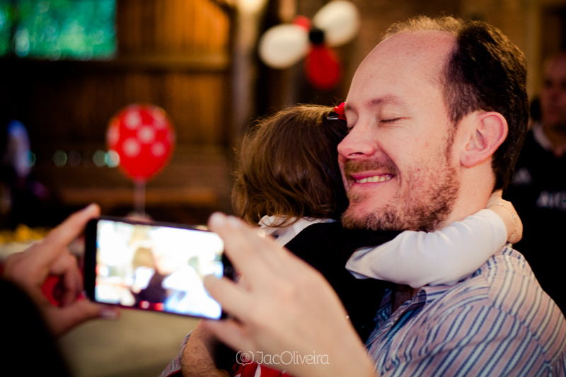 fotografia de dindo com menina no colo