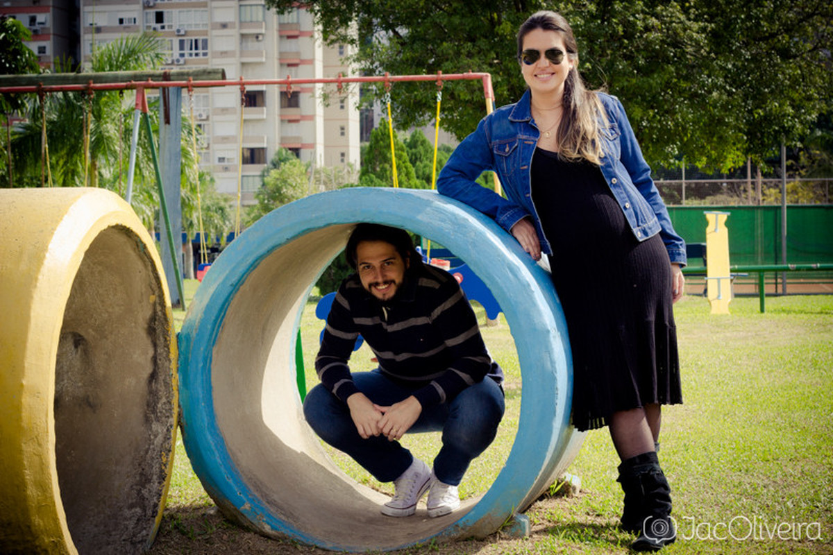 casal gestante nos canos da pracinha