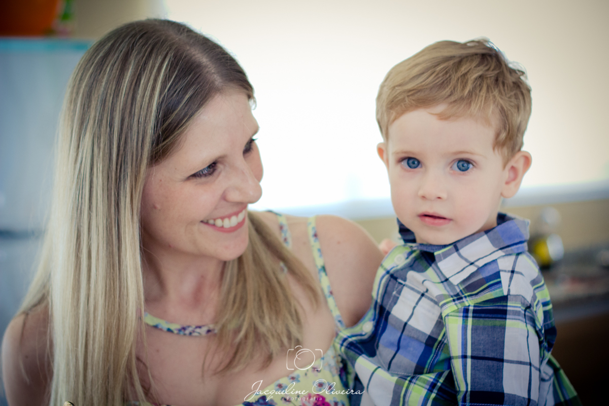 davi olhando para camera