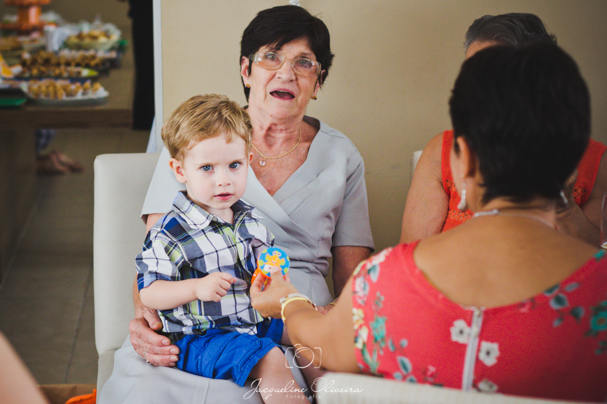 vó com neto no colo