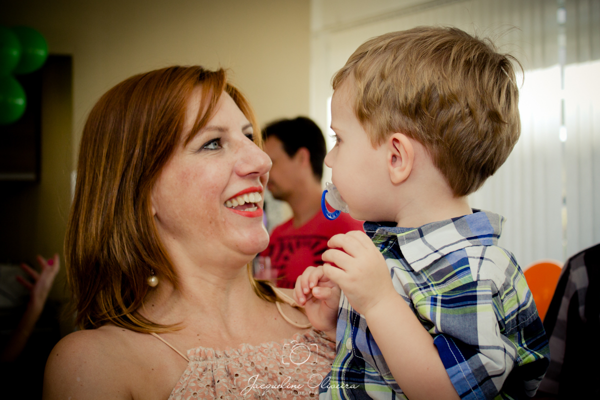 tia brincando com davi