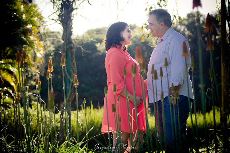 casal grávido jardim botanico em meio ao verde