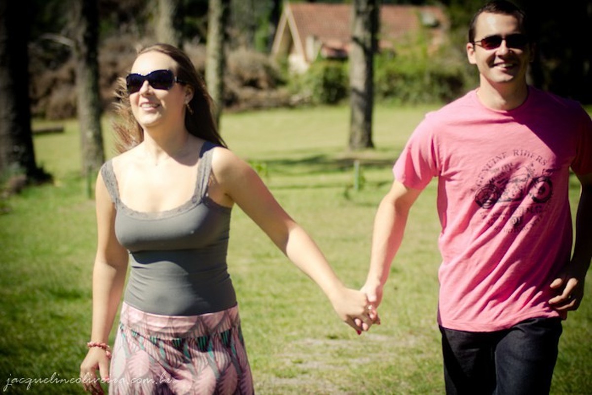 casal de oculos correndo