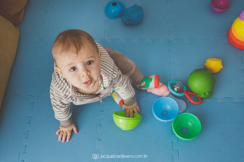 heitor com 6 meses no tapete de brincar