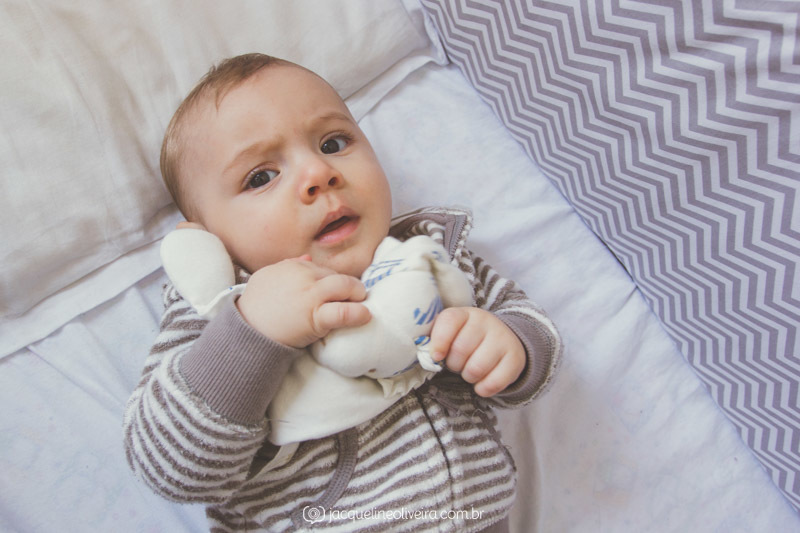 foto do heitor no berço com 6 meses
