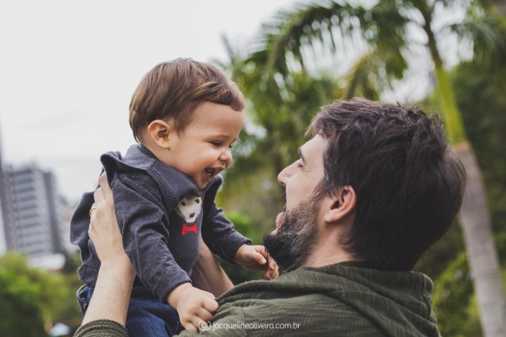 pai e filho brincando no gnu