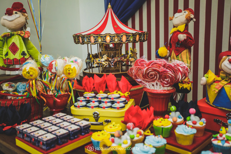 decoração infantil colorida circo