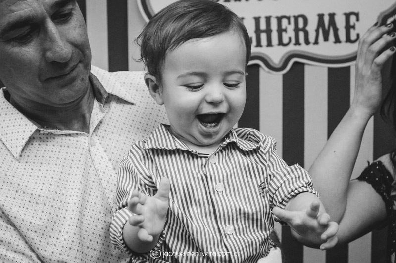 foto do menino guilherme feliz