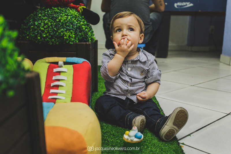foto do gui comendo cupcake