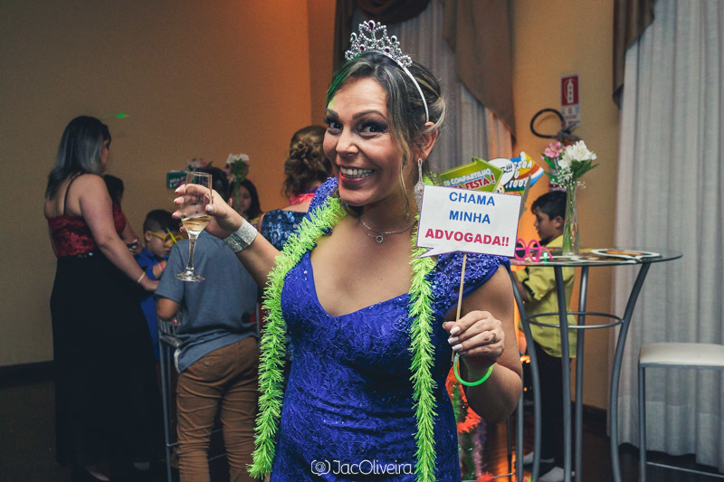 fotografia divertida da formanda em porto alegre