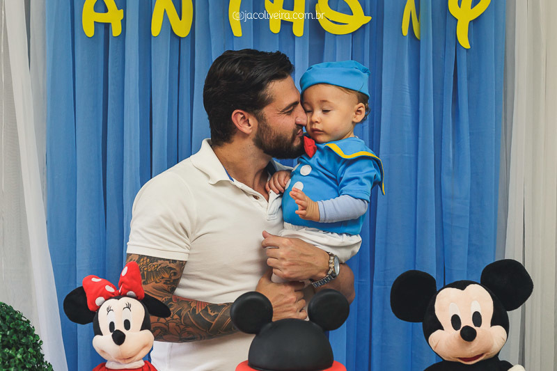 fotografia infantil porto alegre rapaz beijando bebê no rosto